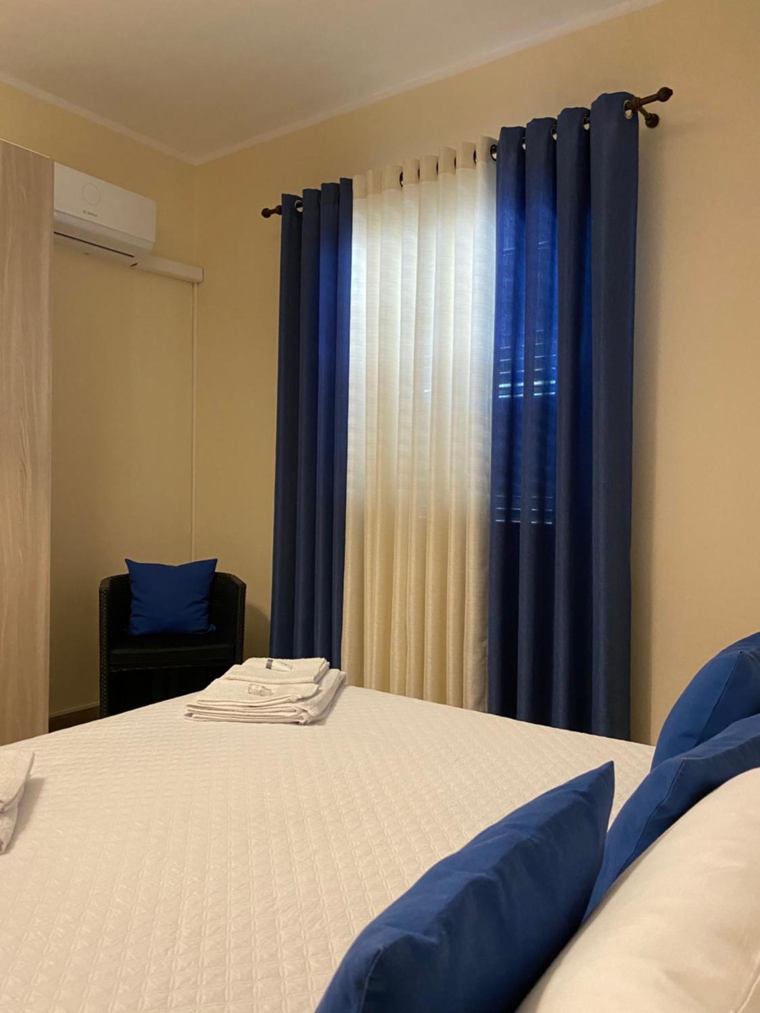 Casa Dominique Apartment เชฟาลู ภายนอก รูปภาพ