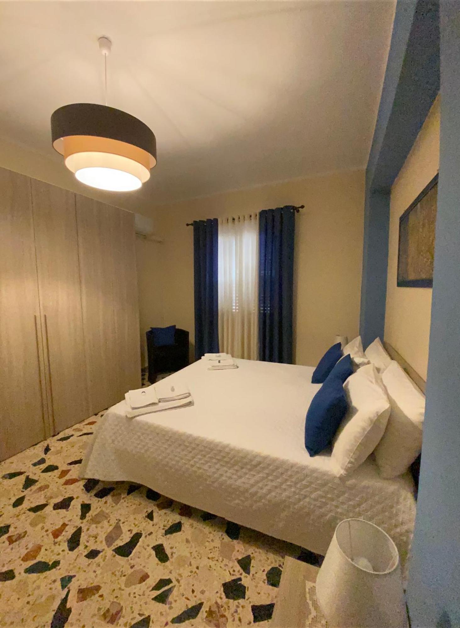 Casa Dominique Apartment เชฟาลู ภายนอก รูปภาพ