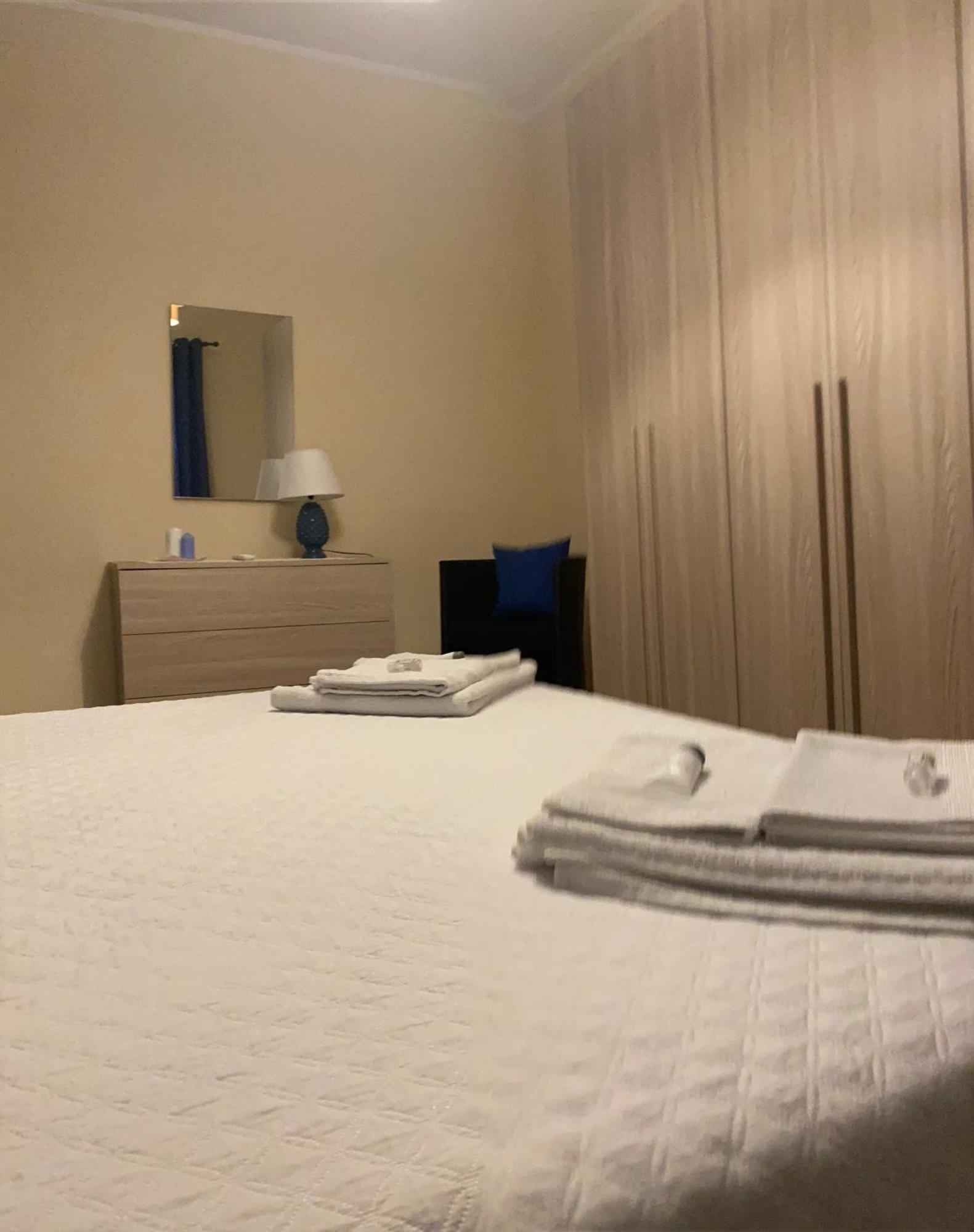 Casa Dominique Apartment เชฟาลู ภายนอก รูปภาพ