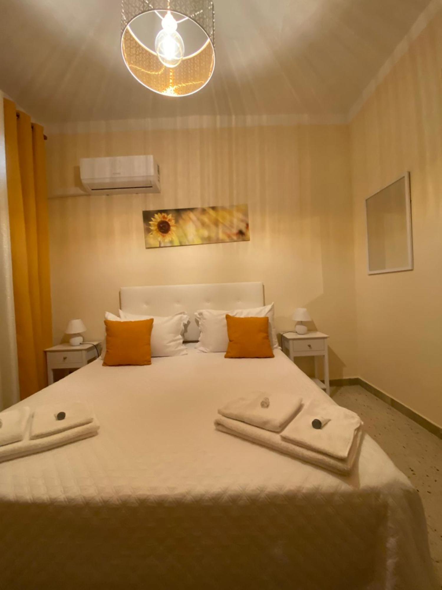 Casa Dominique Apartment เชฟาลู ภายนอก รูปภาพ